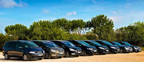 Carros executivos Mercedes e MPVs Ford para transfers privados